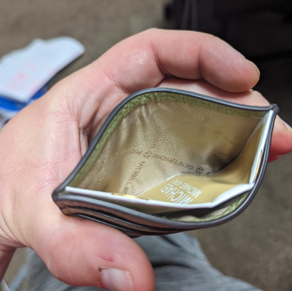 Michael Kors Card Holder - Picture 5 of 5